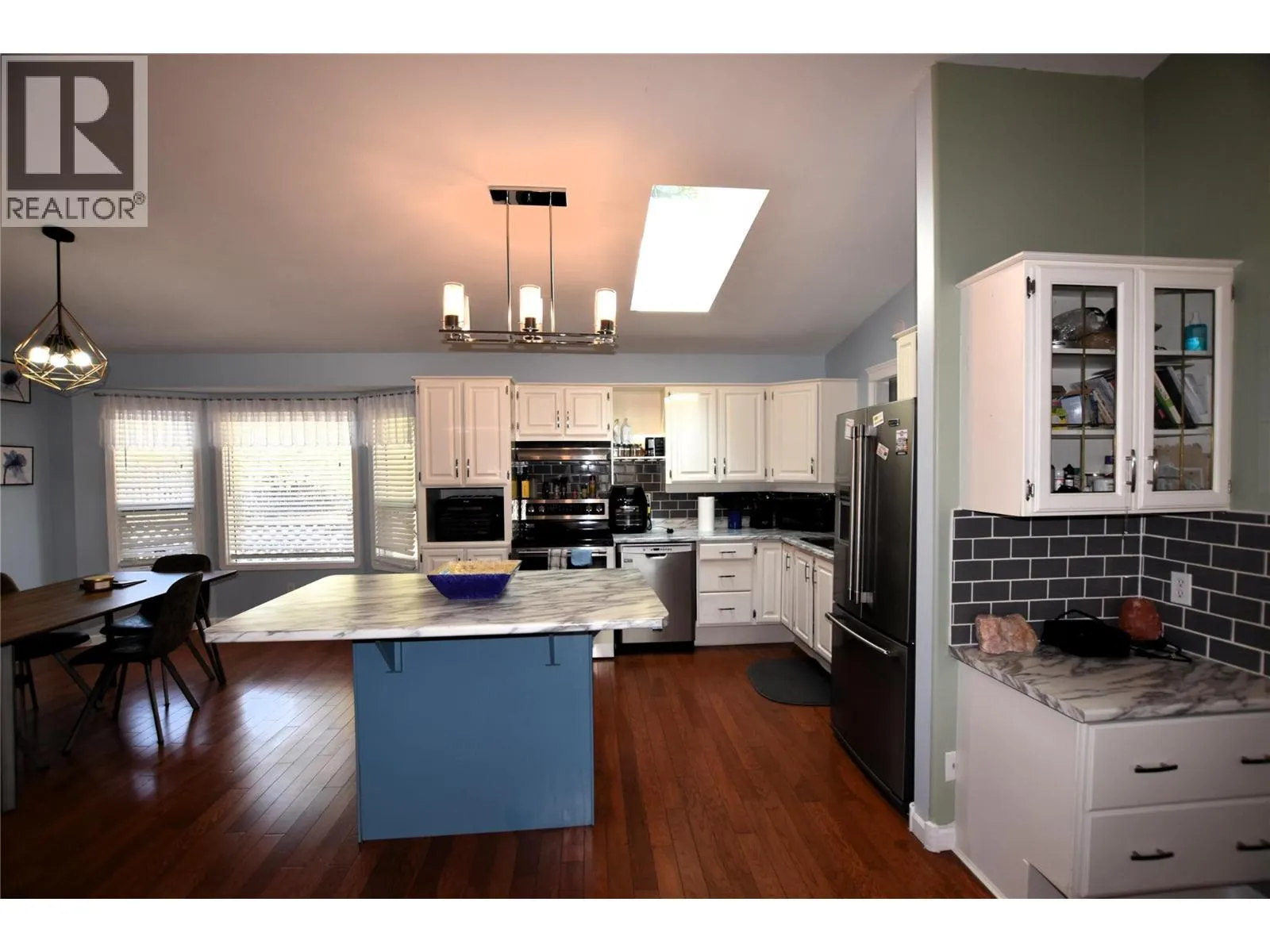 404 Hummingbird Avenue