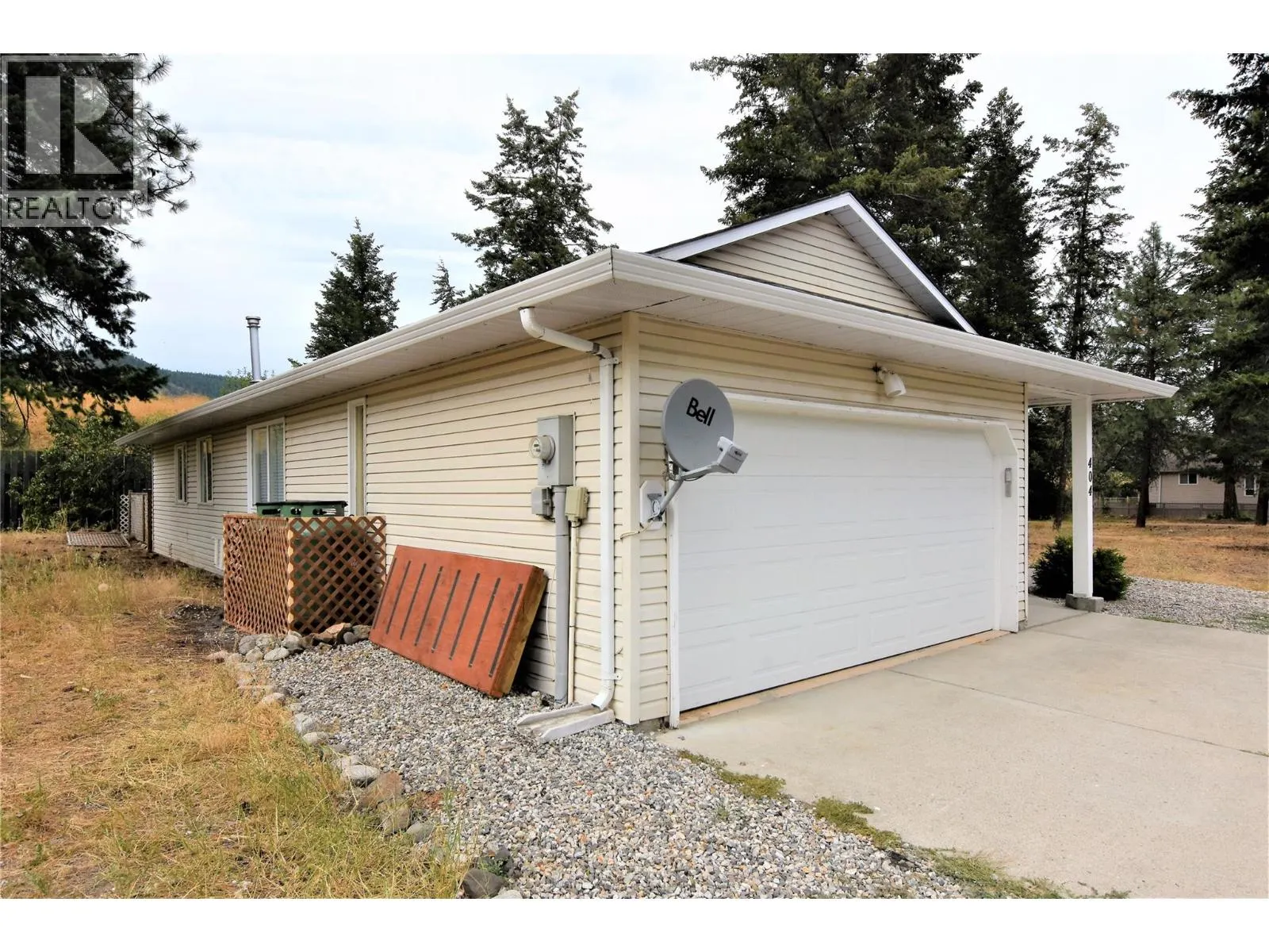 404 Hummingbird Avenue