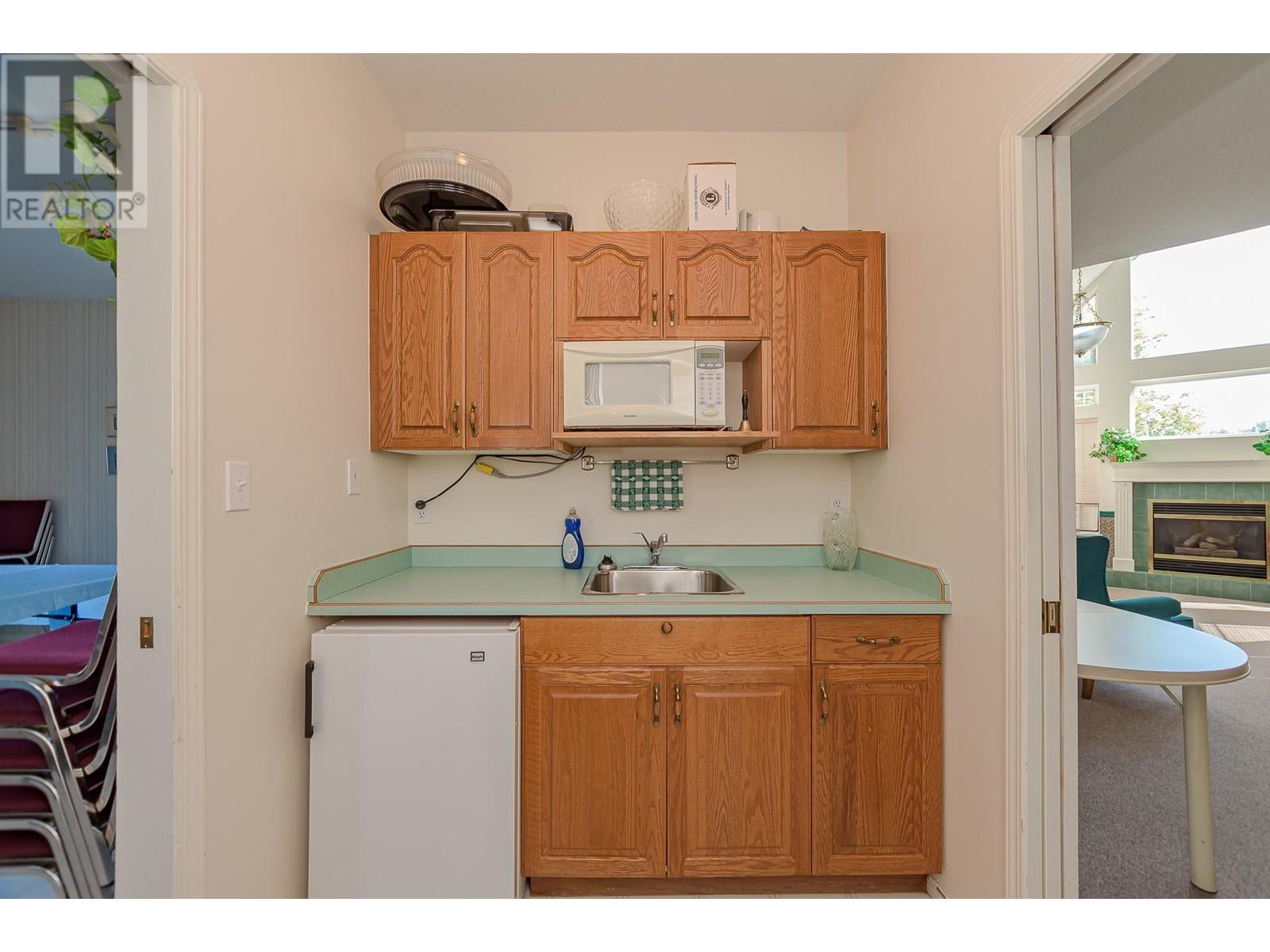 303 Regent Avenue Unit# 4