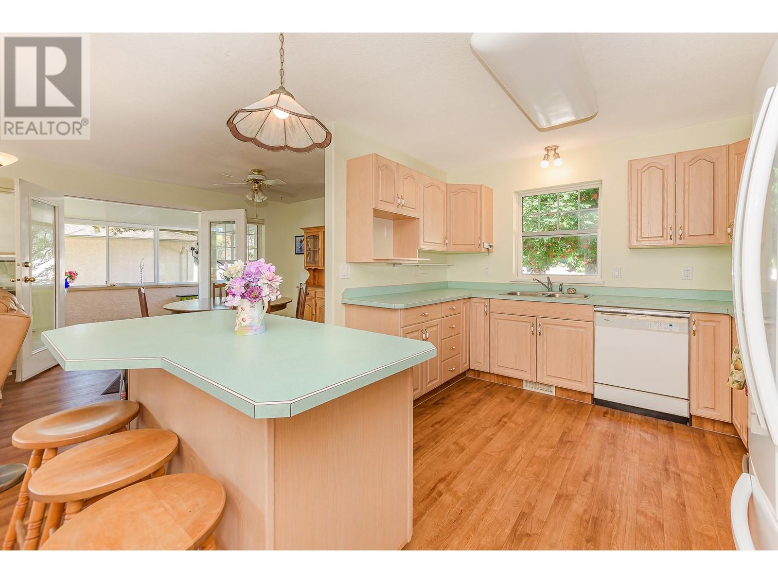 303 Regent Avenue Unit# 4