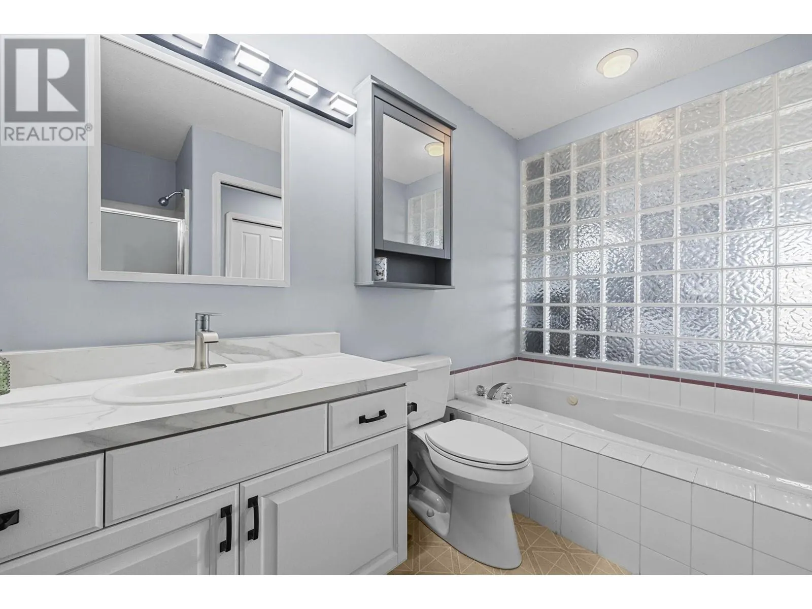 303 Regent Avenue Unit# 27