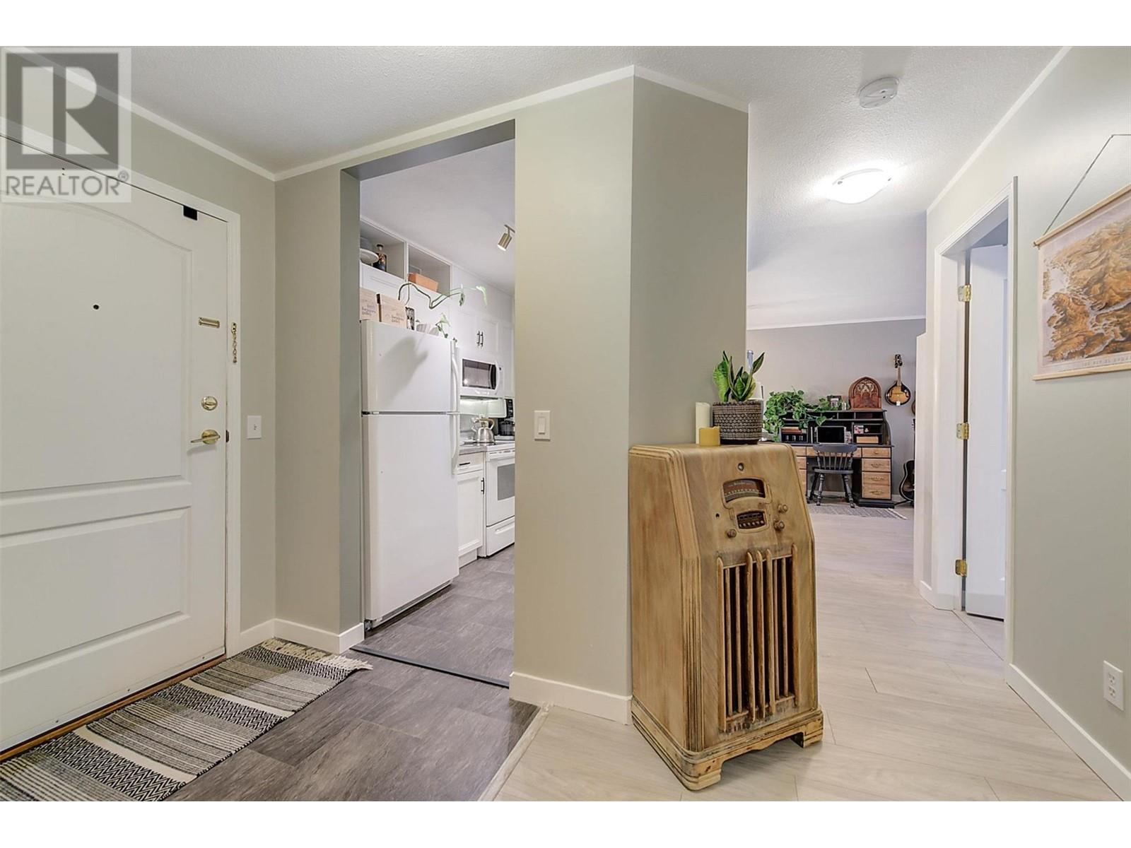 709 Houghton Road Unit# 315