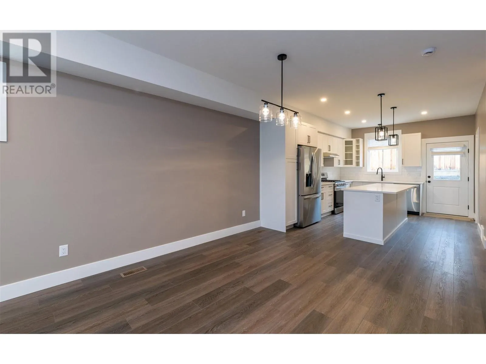 1910 11 Avenue NE Unit# 2