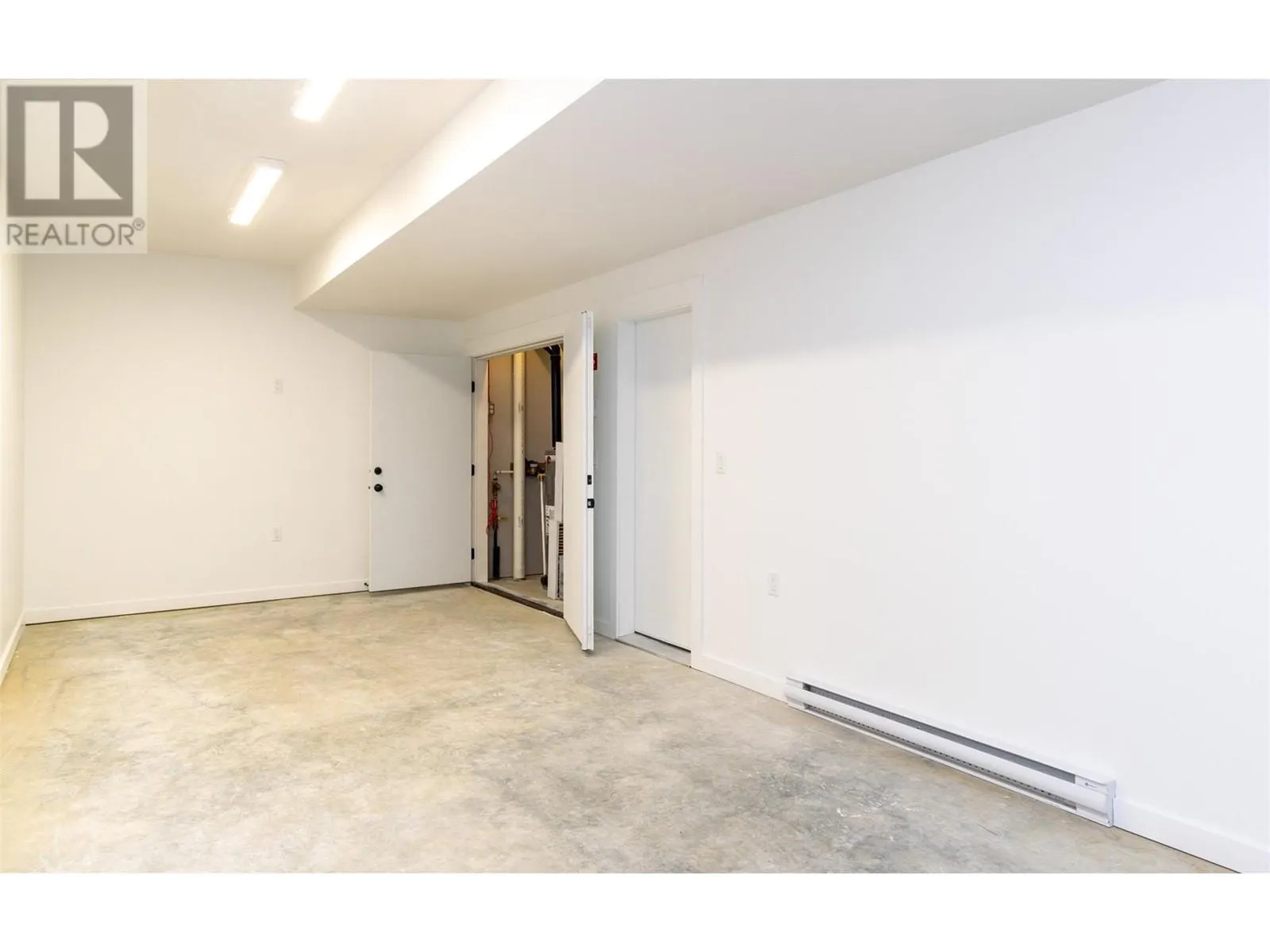 1910 11 Avenue NE Unit# 2