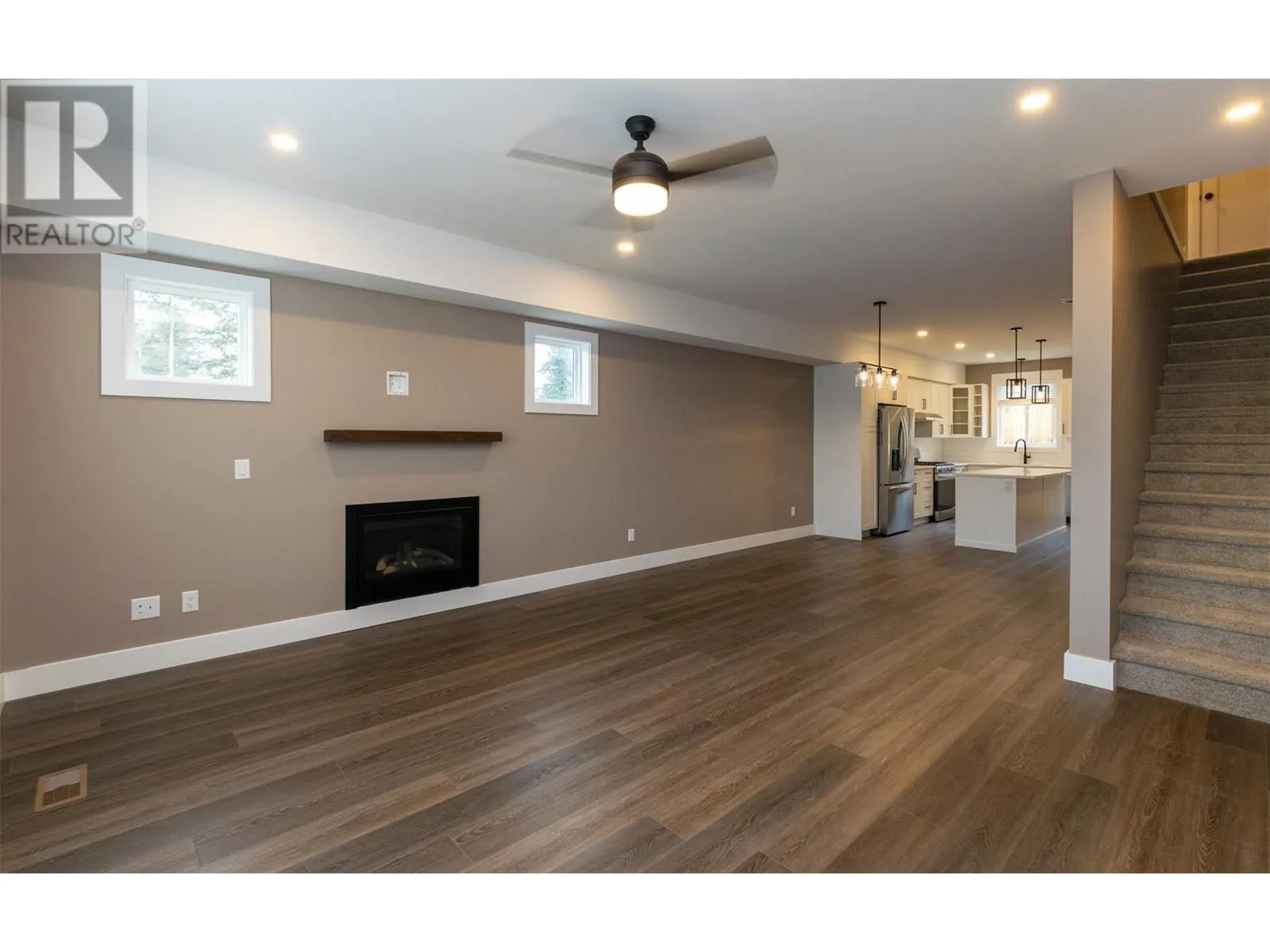 1910 11 Avenue NE Unit# 2