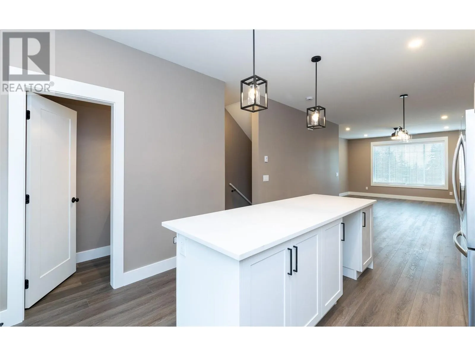 1910 11 Avenue NE Unit# 2