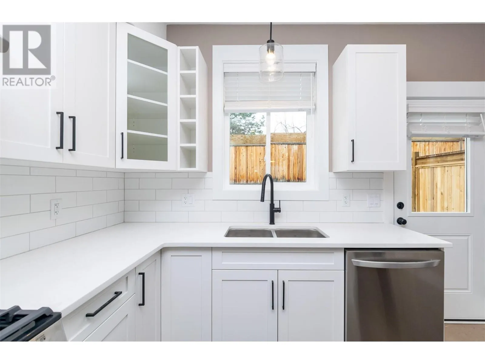 1910 11 Avenue NE Unit# 2