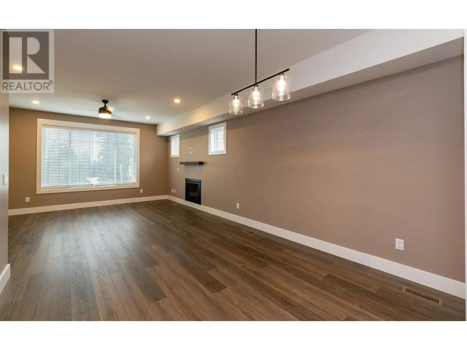 1910 11 Avenue NE Unit# 2
