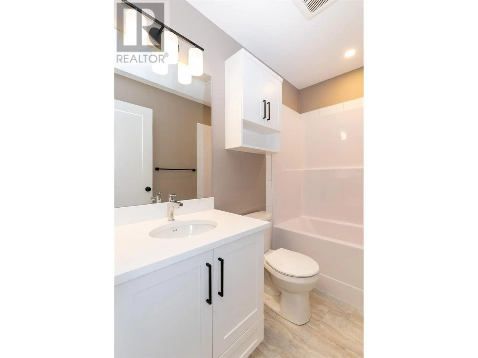 1910 11 Avenue NE Unit# 2