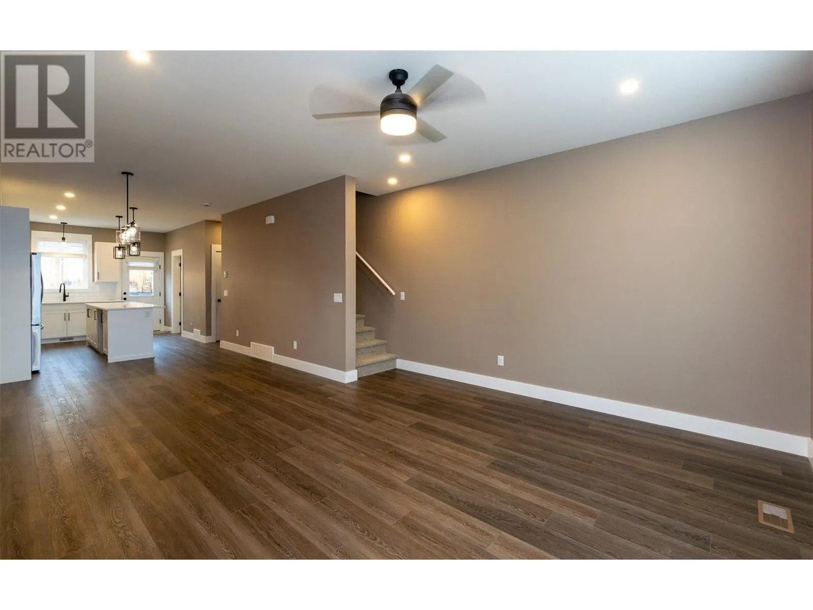 1910 11 Avenue NE Unit# 2