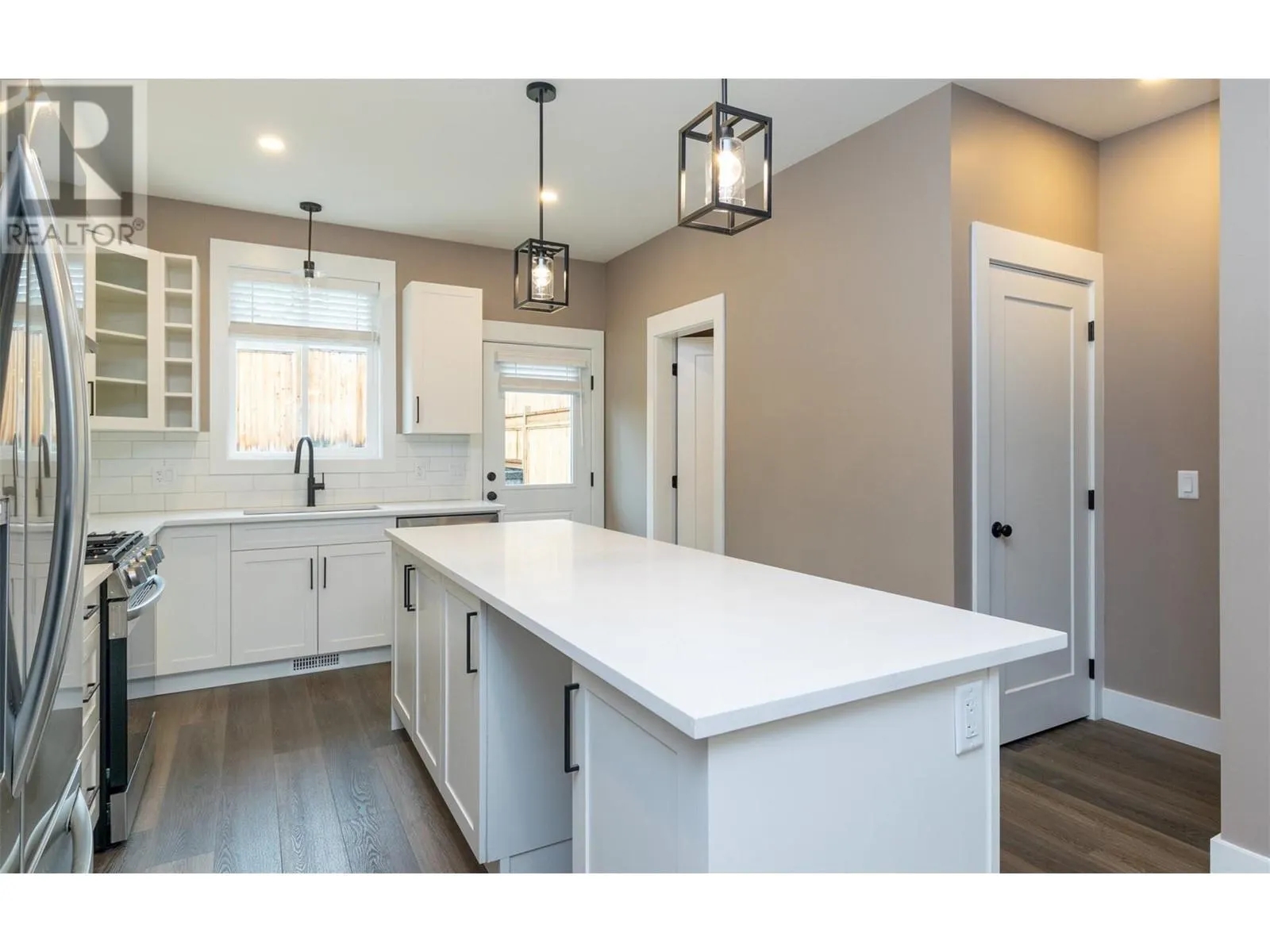 1910 11 Avenue NE Unit# 2