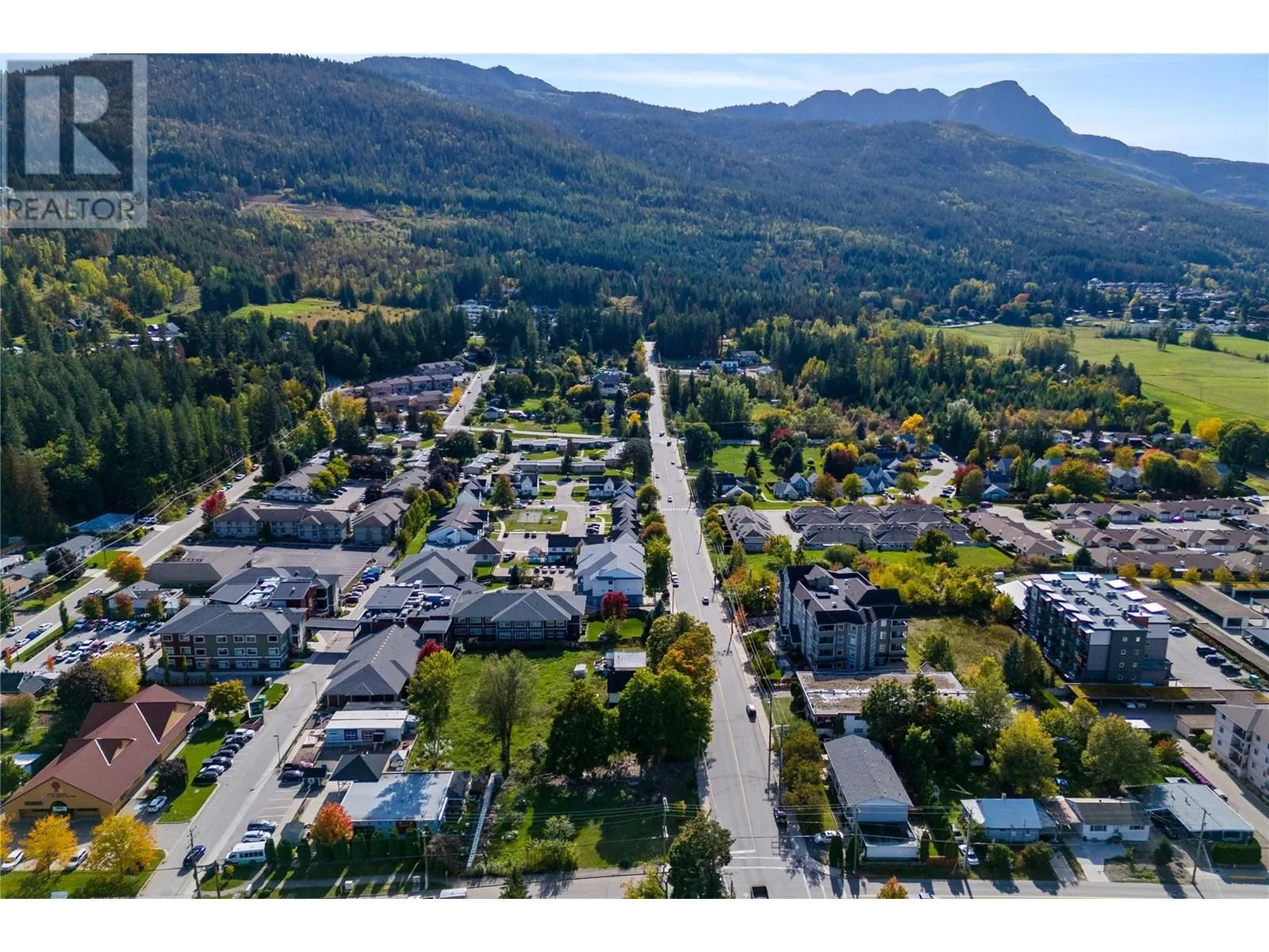 560, 580, 610 Shuswap Street SE
