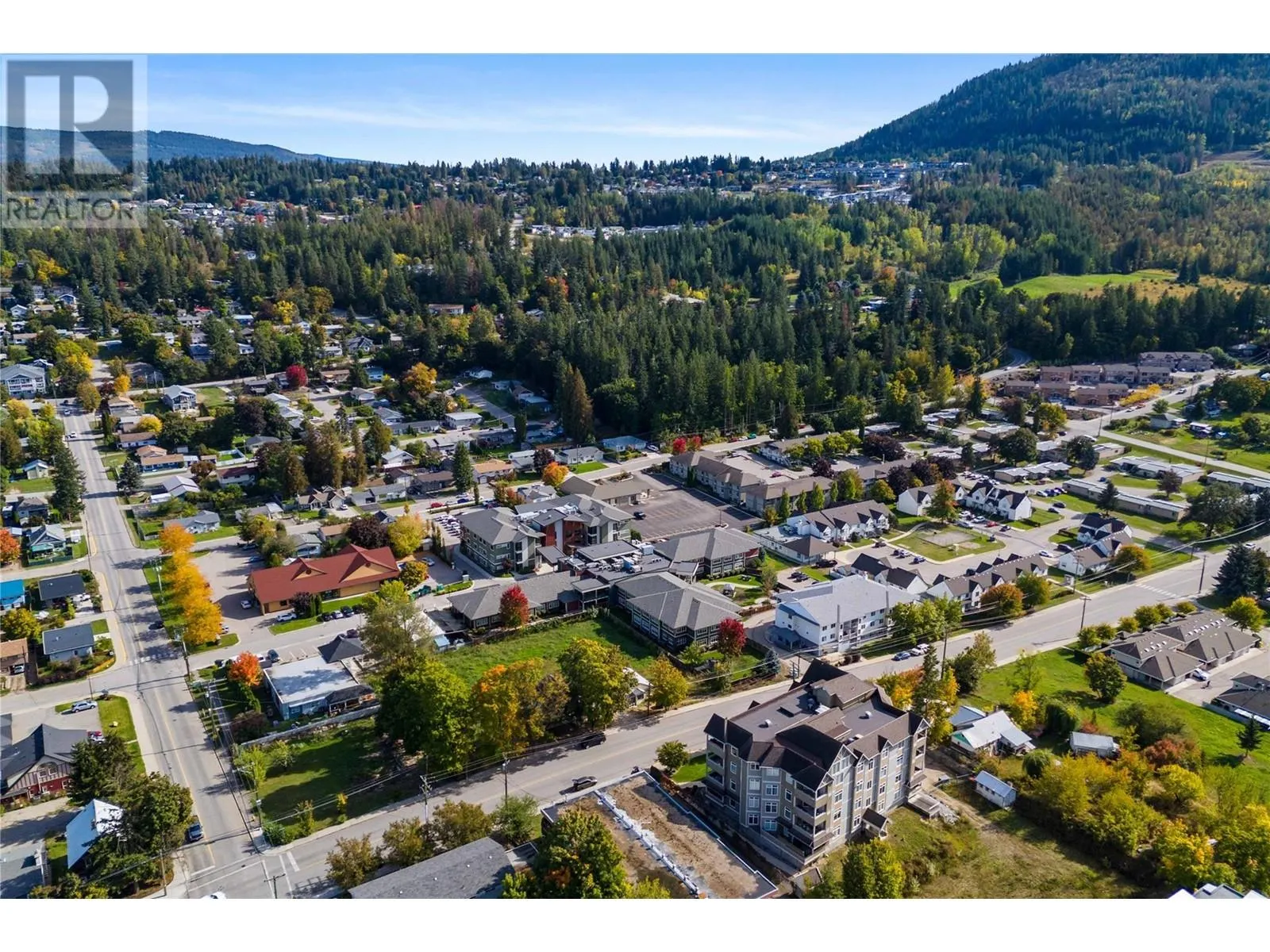 560, 580, 610 Shuswap Street SE