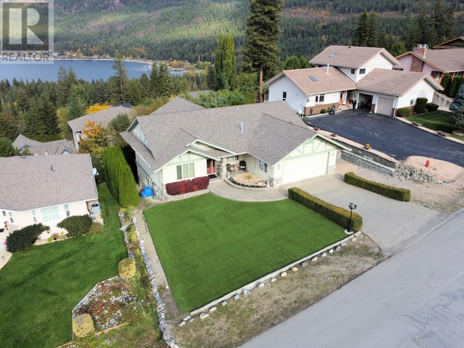2597 Grandview Place