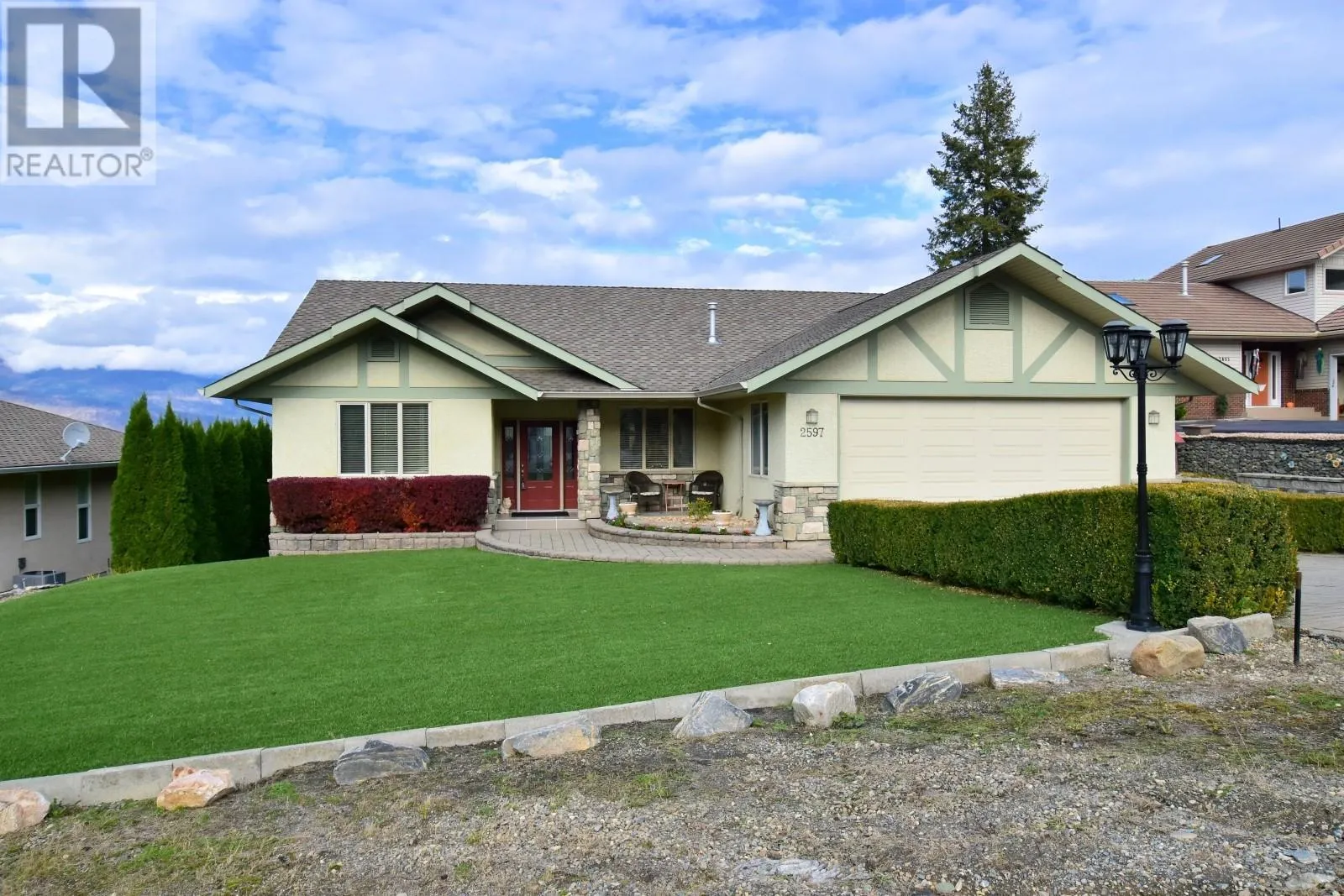 2597 Grandview Place