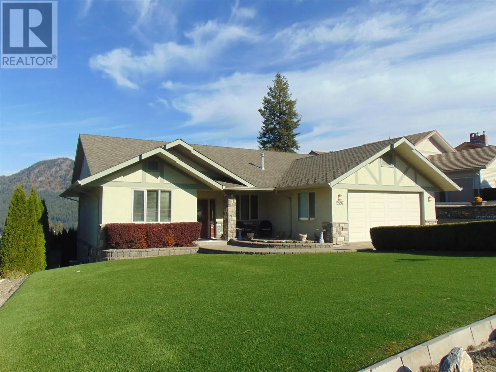 2597 Grandview Place
