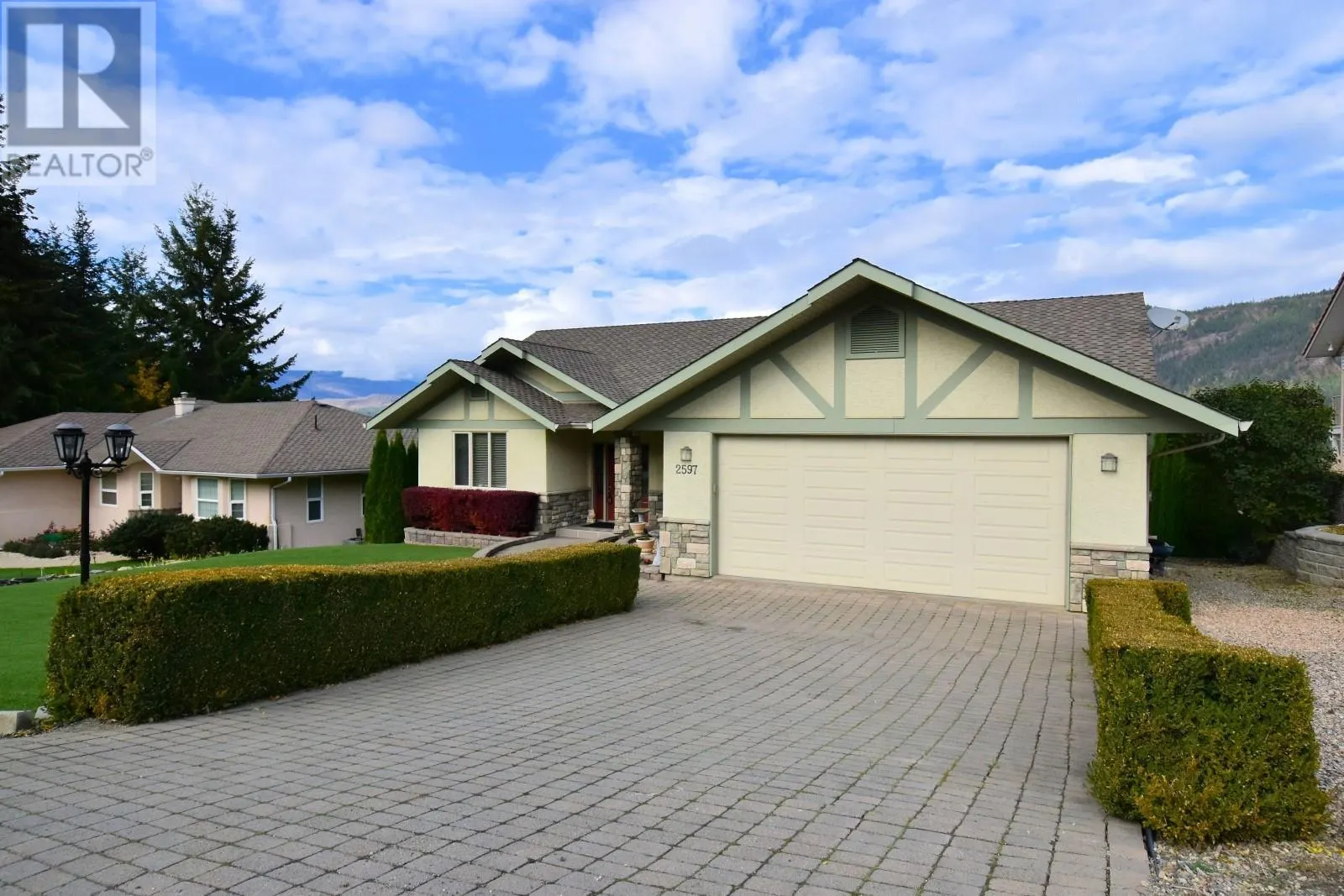 2597 Grandview Place