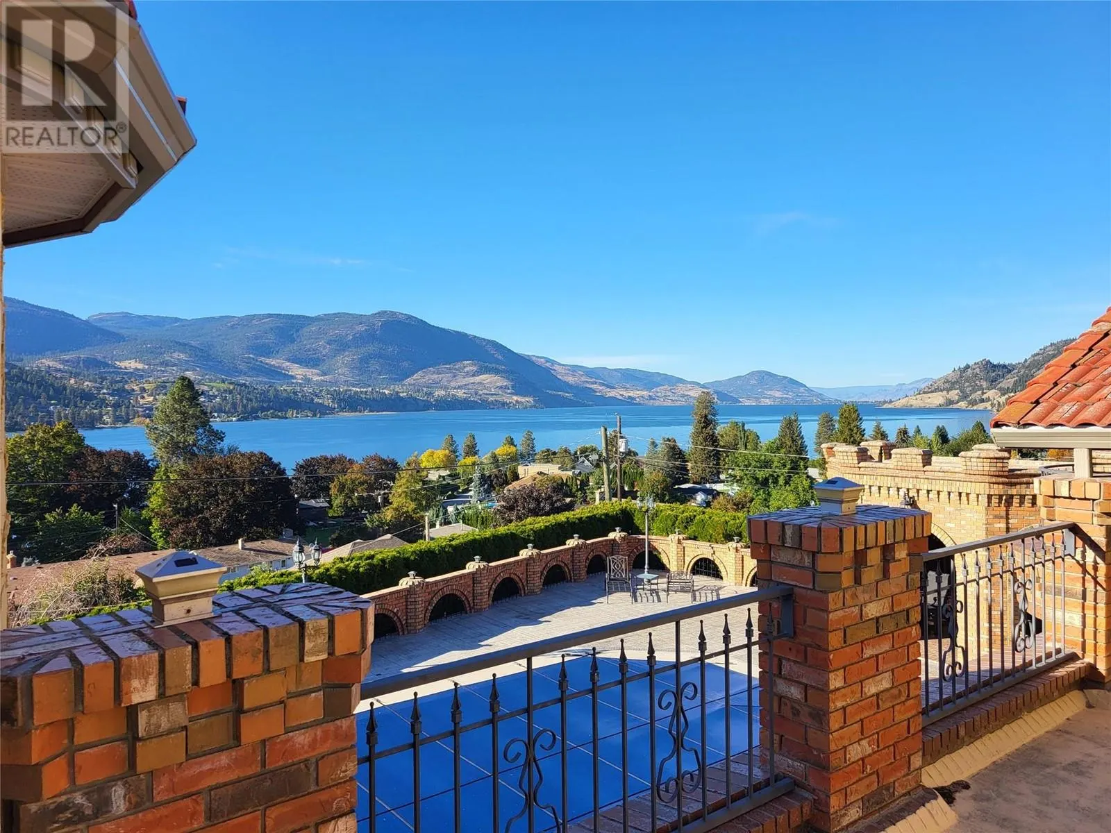 327 CARMEL Crescent
