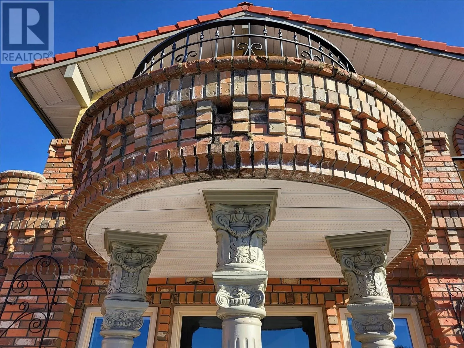 327 CARMEL Crescent