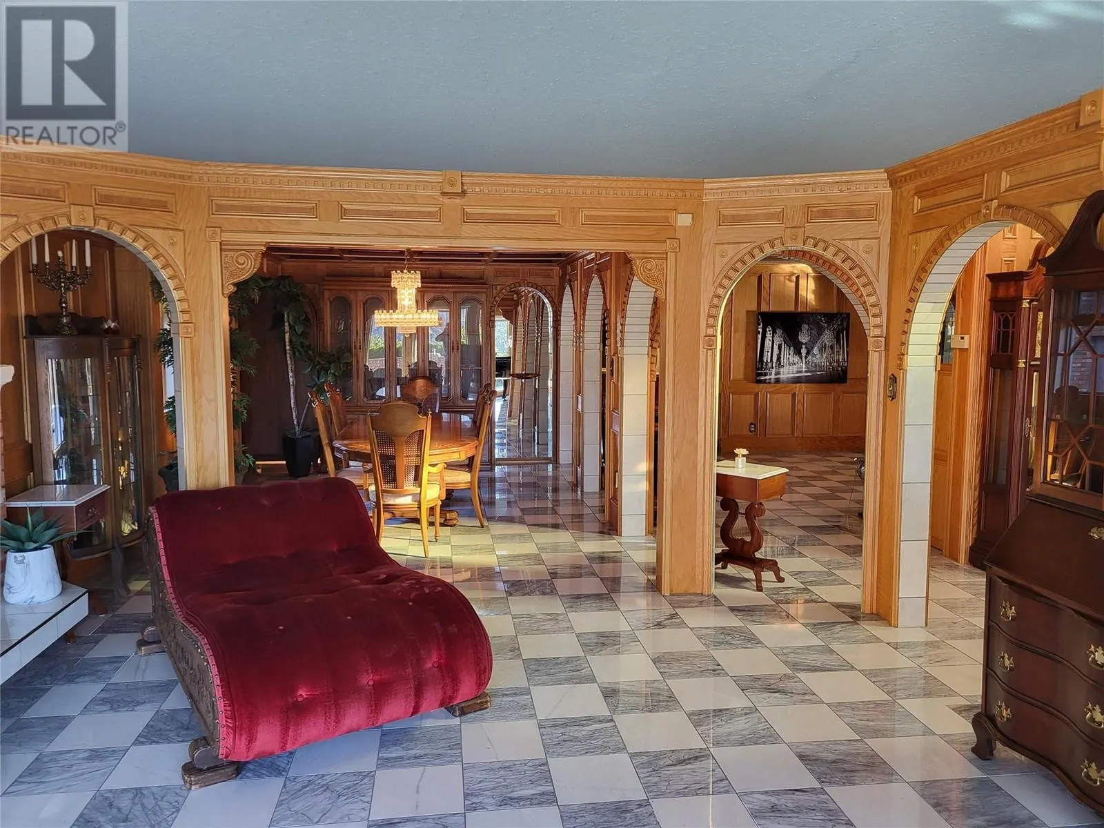 327 CARMEL Crescent