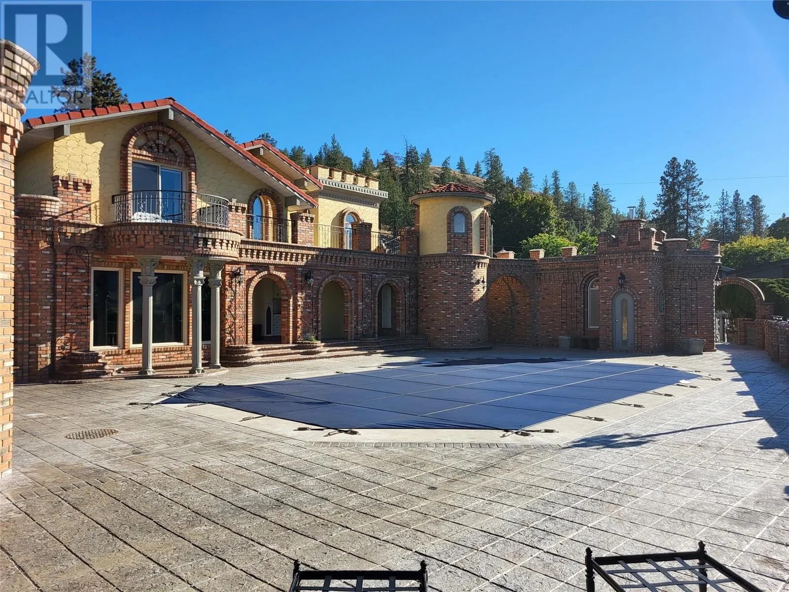 327 CARMEL Crescent