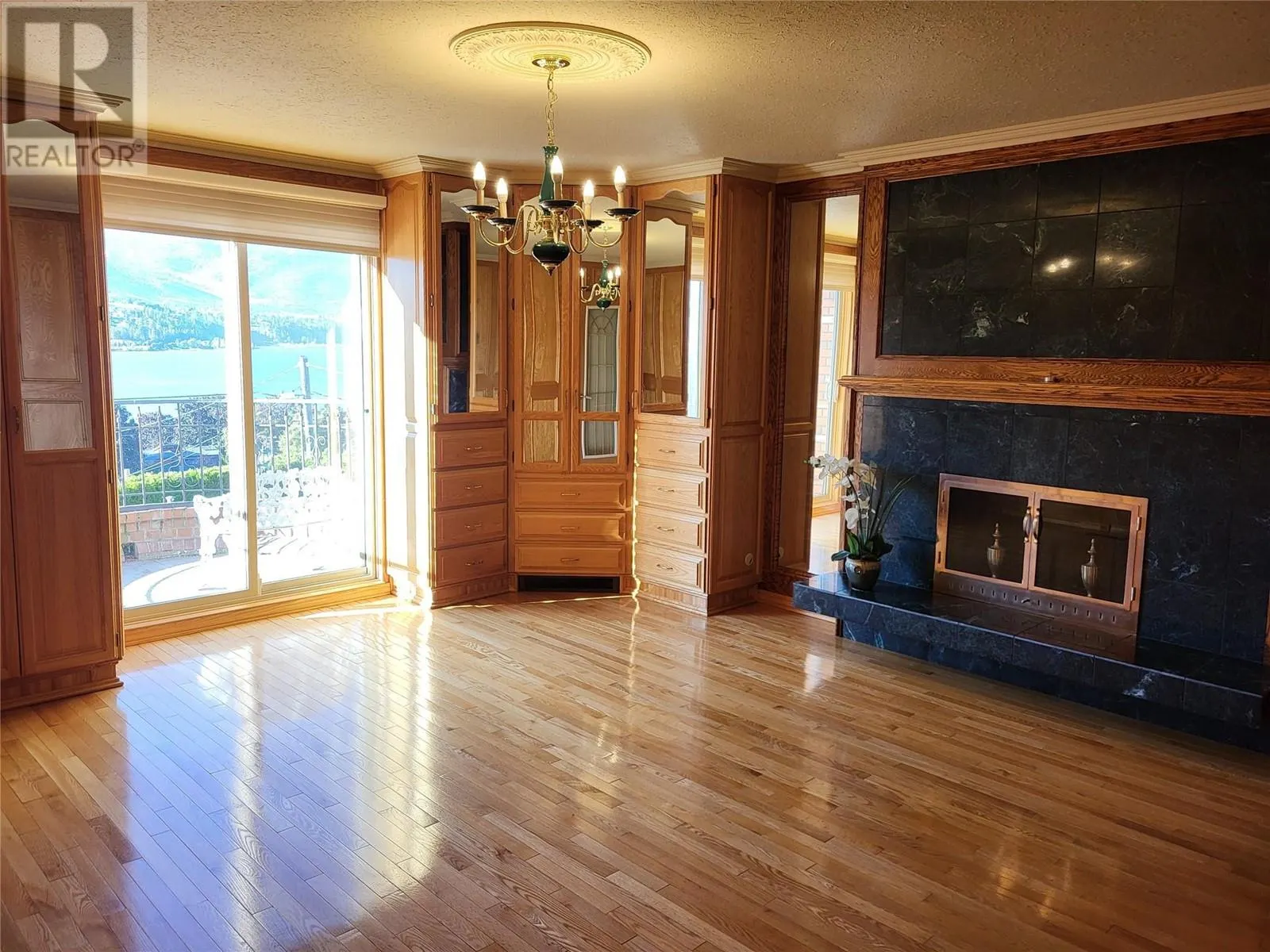 327 CARMEL Crescent