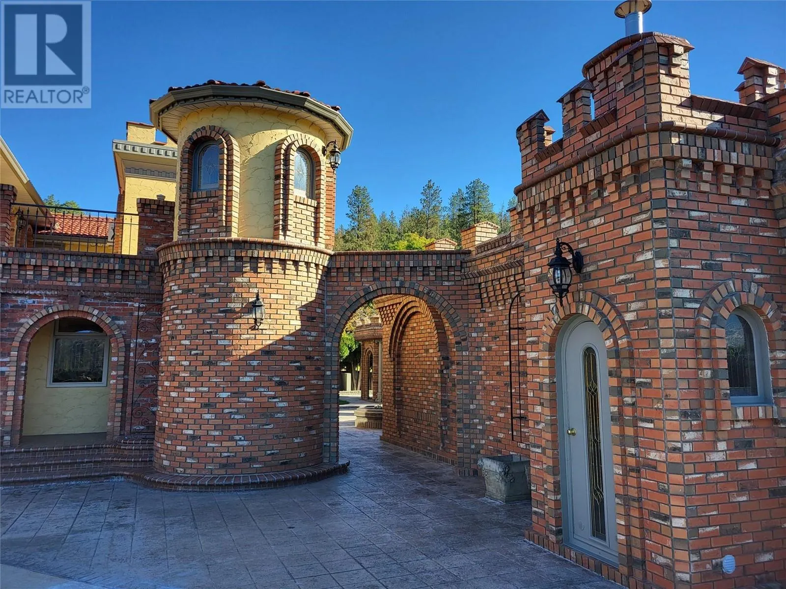 327 CARMEL Crescent