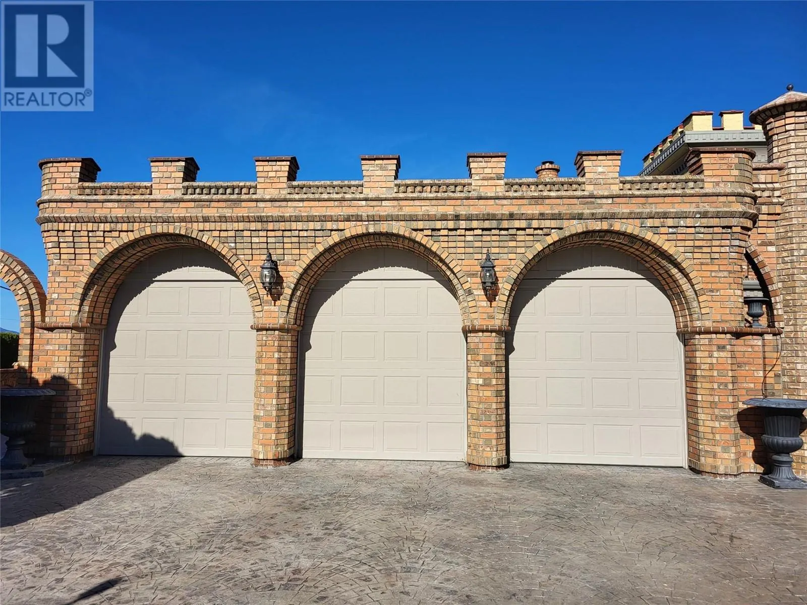 327 CARMEL Crescent