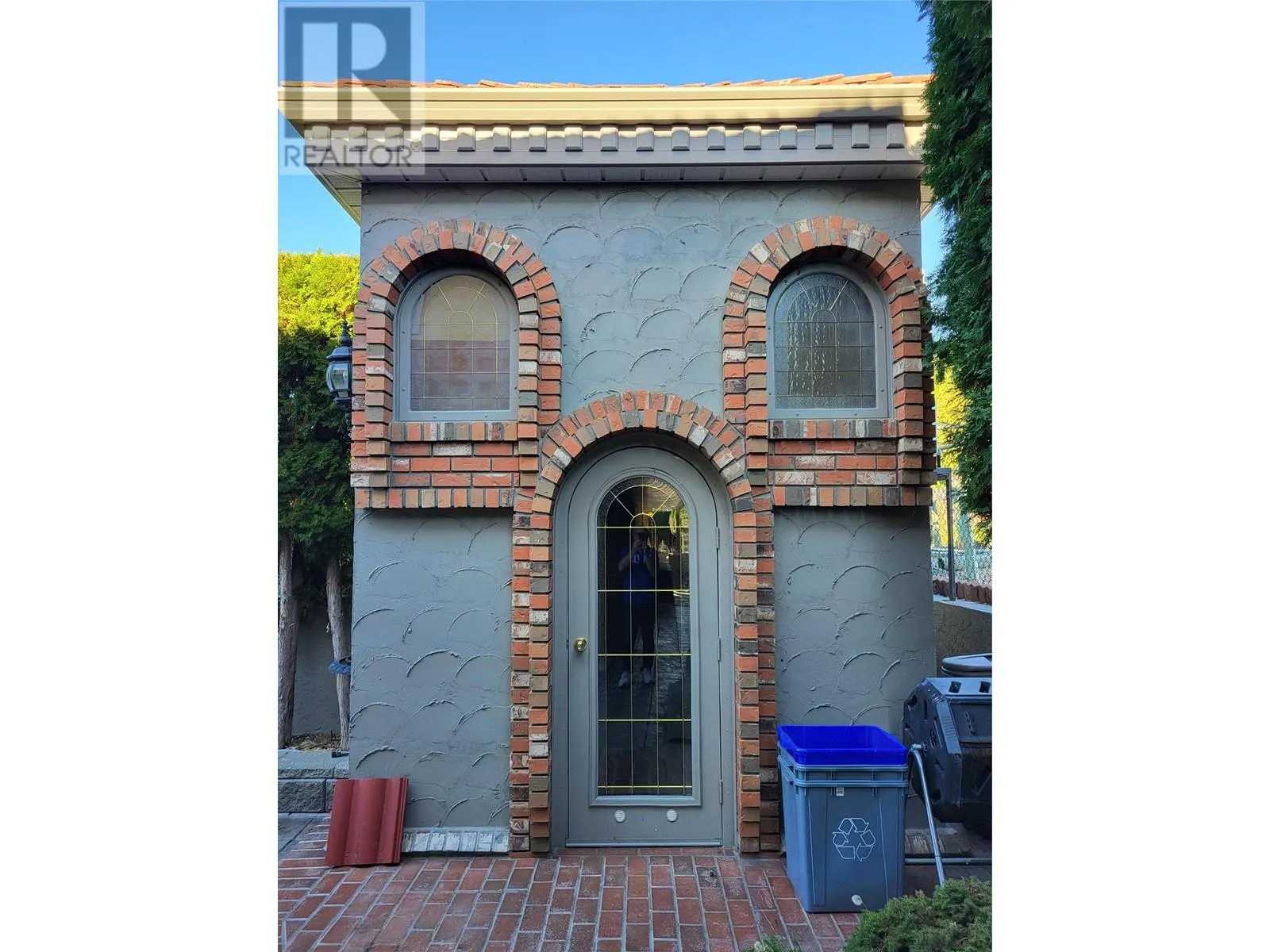327 CARMEL Crescent