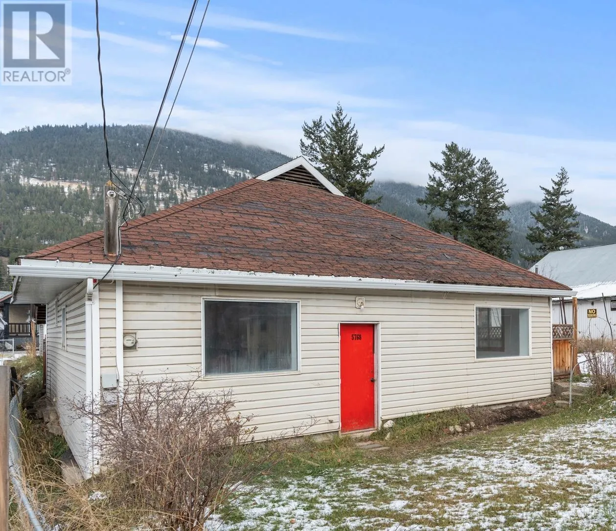 5768 Highway 97 N Highway
