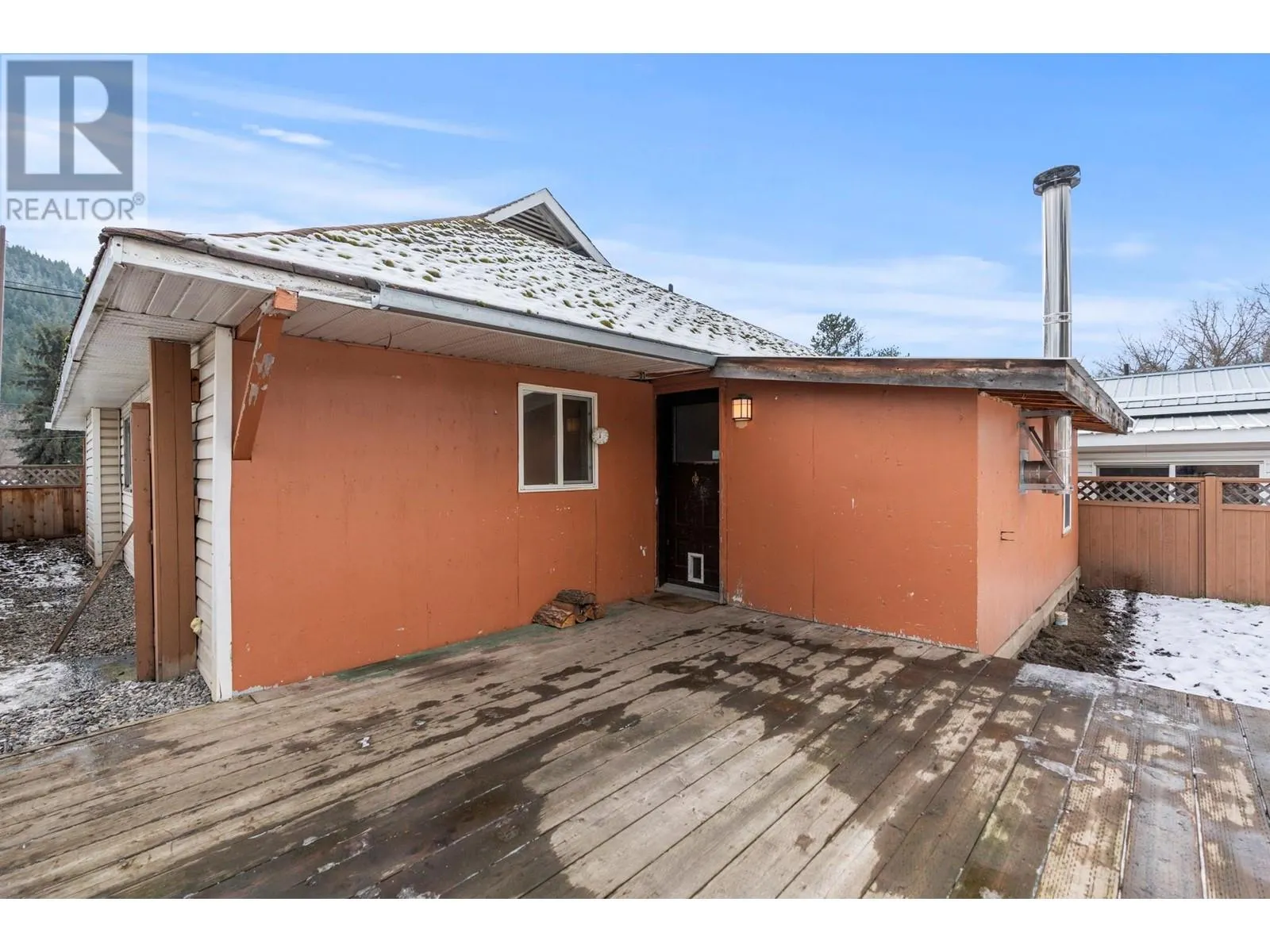 5768 Highway 97 N Highway