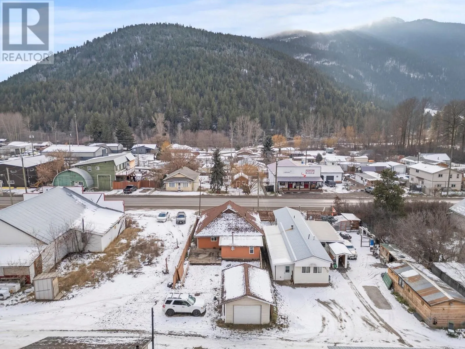 5768 Highway 97 N Highway