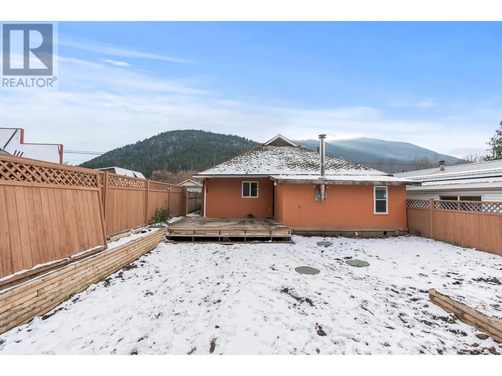 5768 Highway 97 N Highway