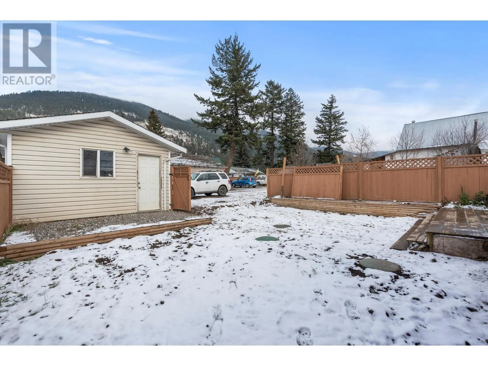 5768 Highway 97 N Highway