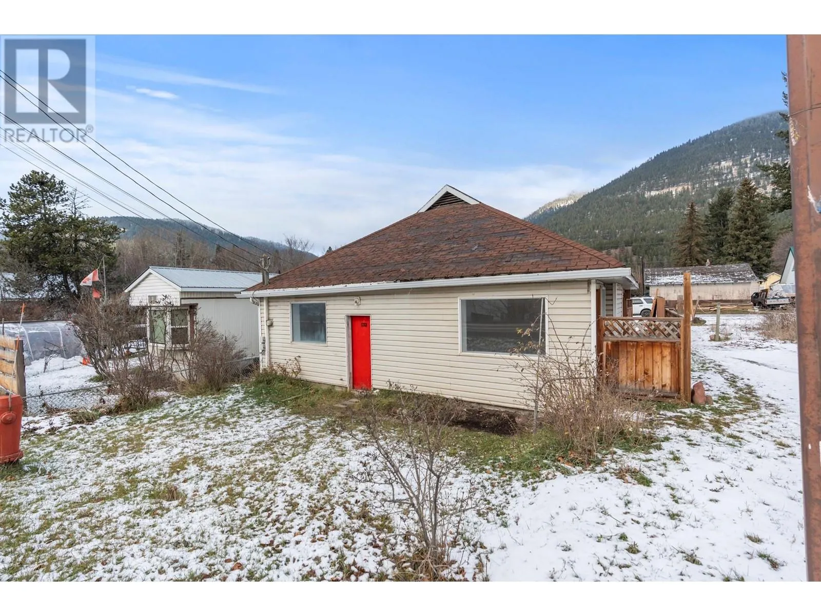 5768 Highway 97 N Highway