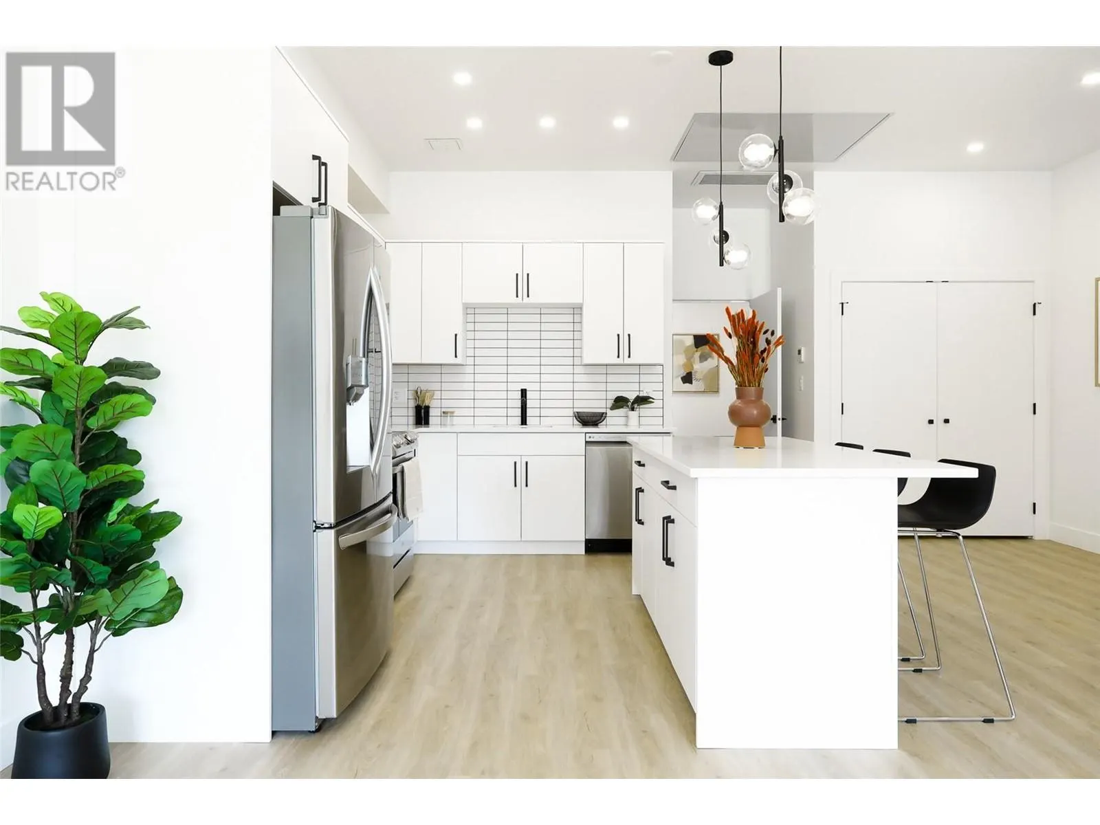 850 RAILWAY Lane Unit# 103