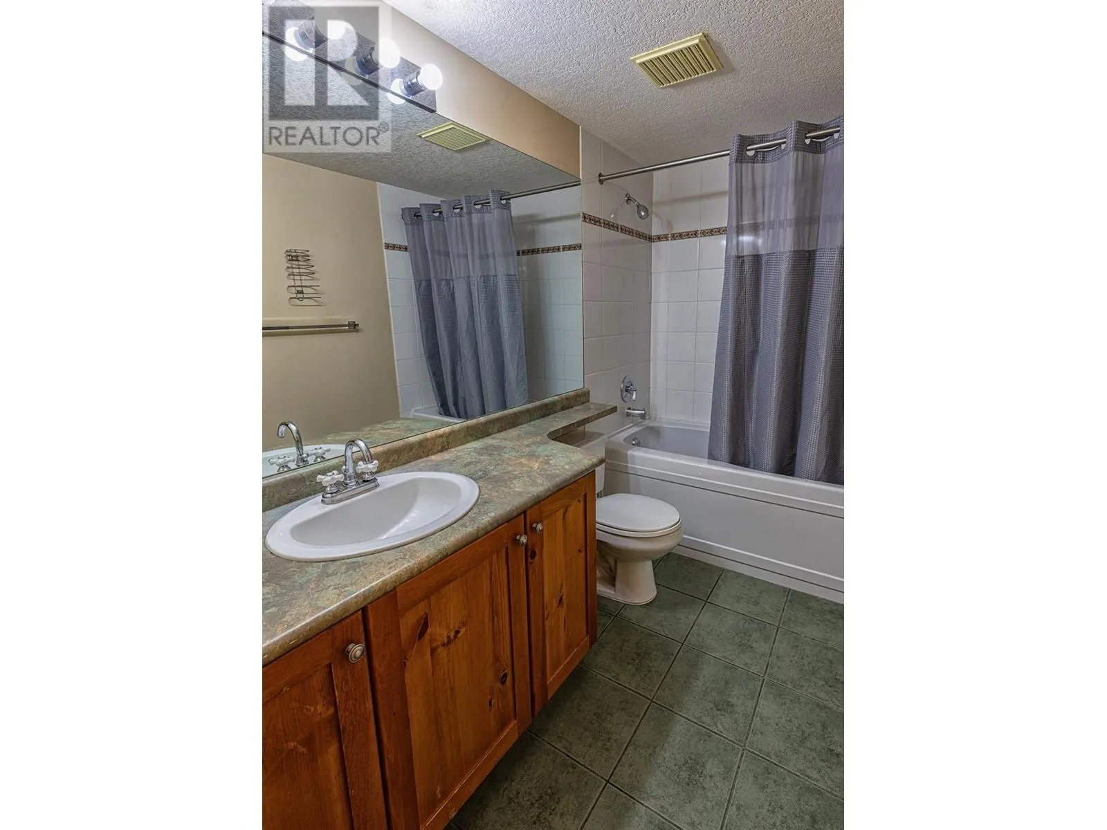 2050 Summit Drive Unit# 306