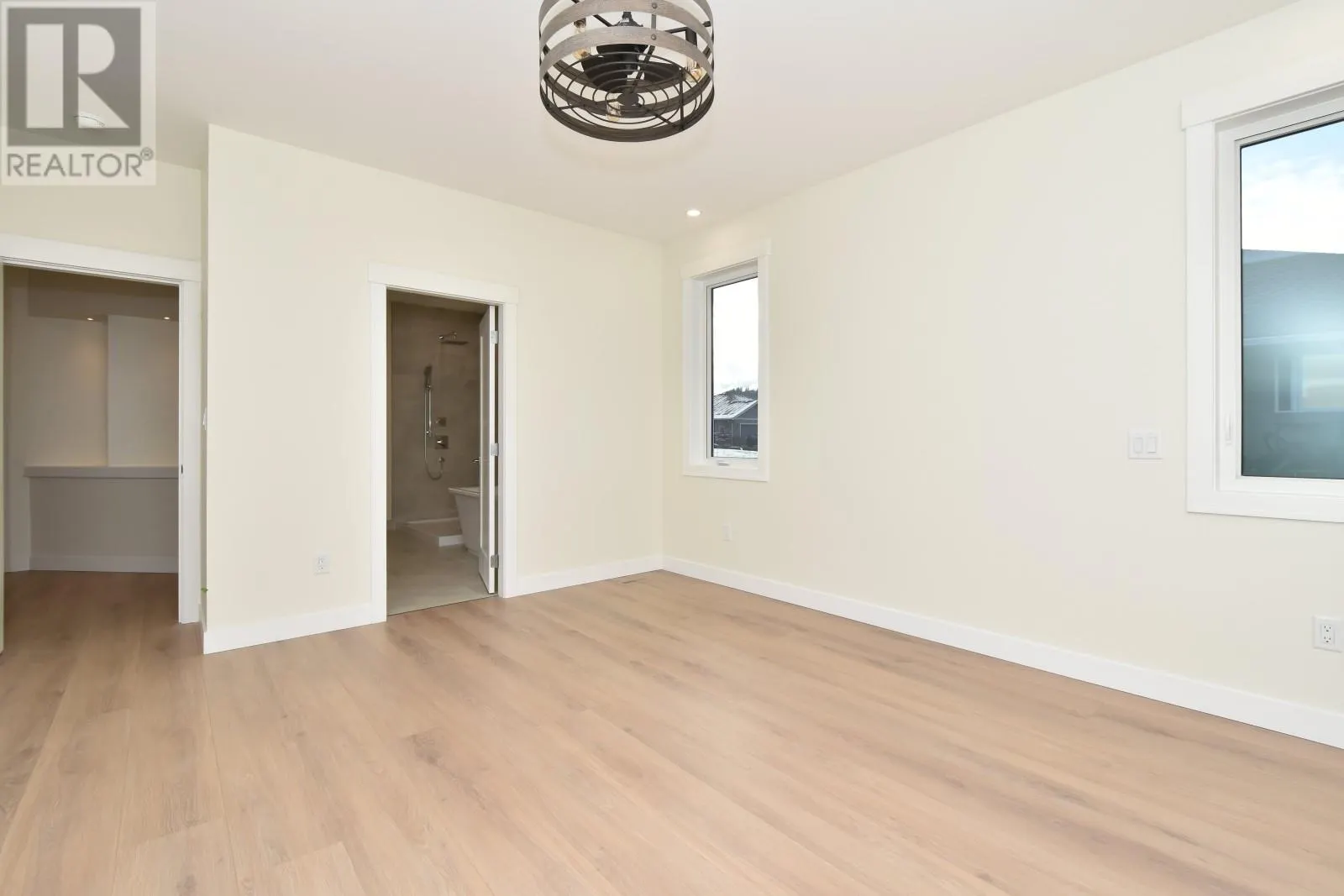 2508 Golf View Crescent