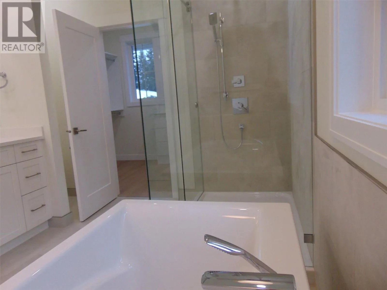 2508 Golf View Crescent