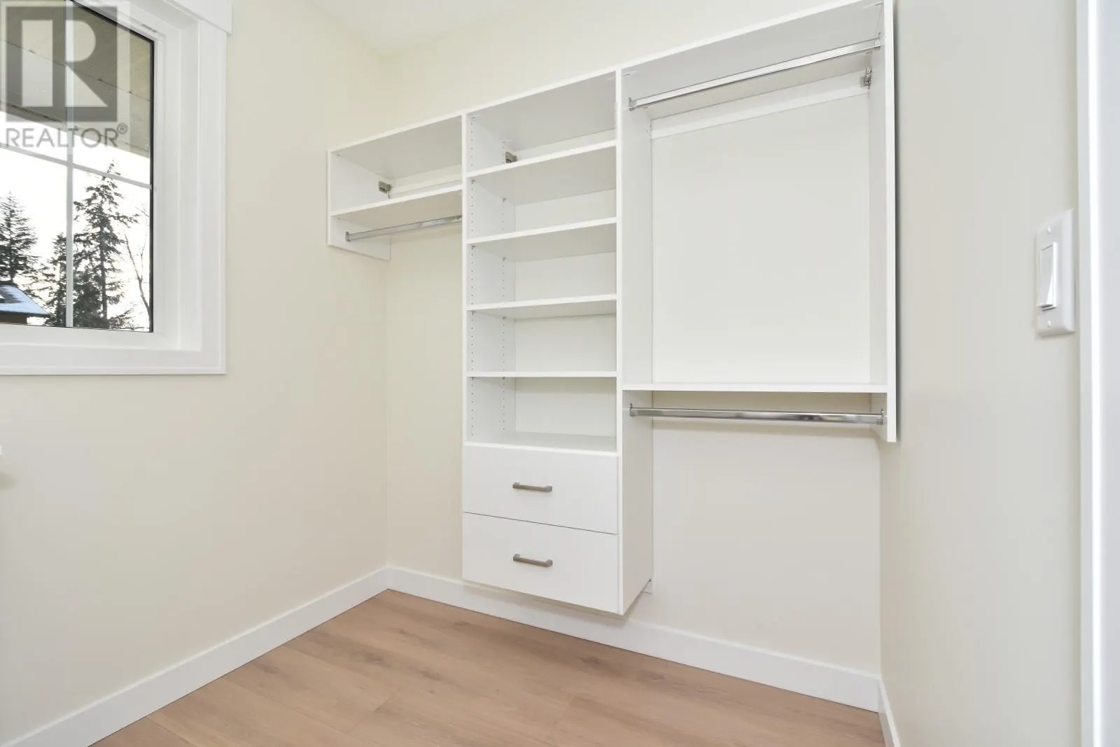 2508 Golf View Crescent