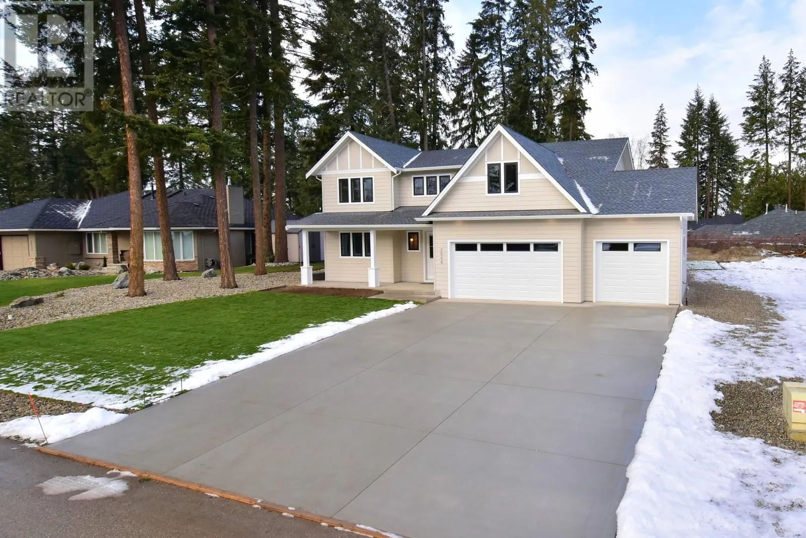 2508 Golf View Crescent