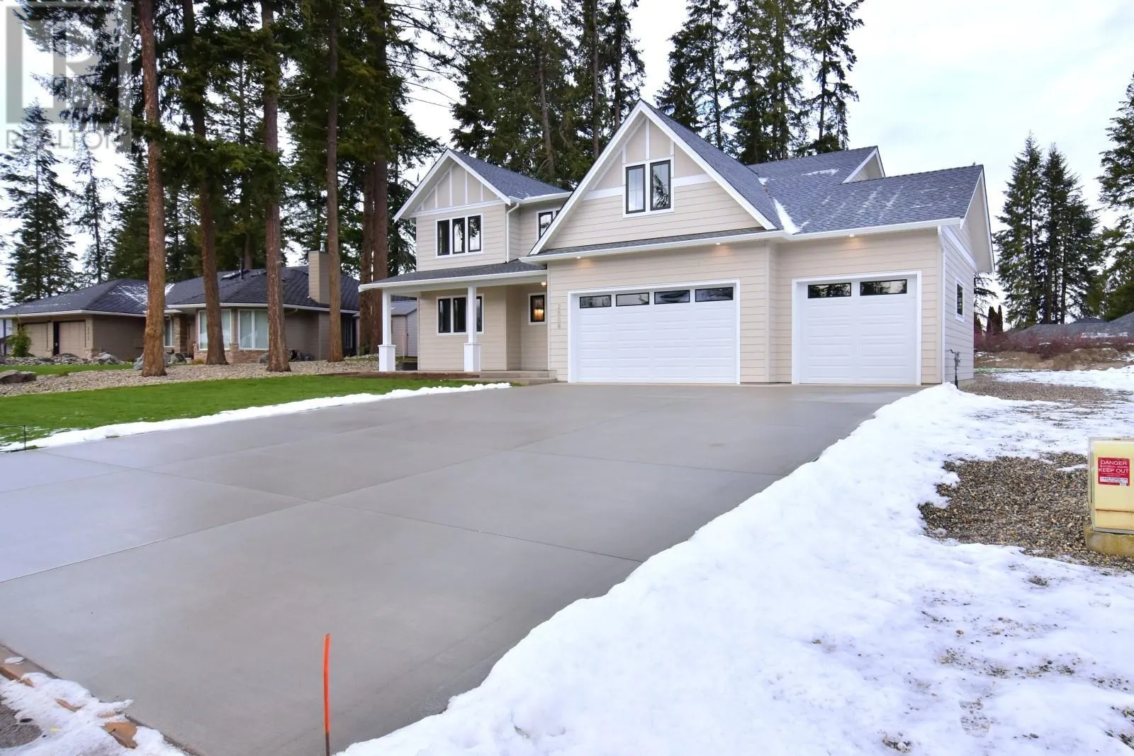 2508 Golf View Crescent