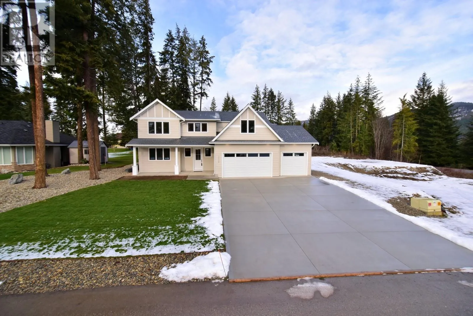 2508 Golf View Crescent