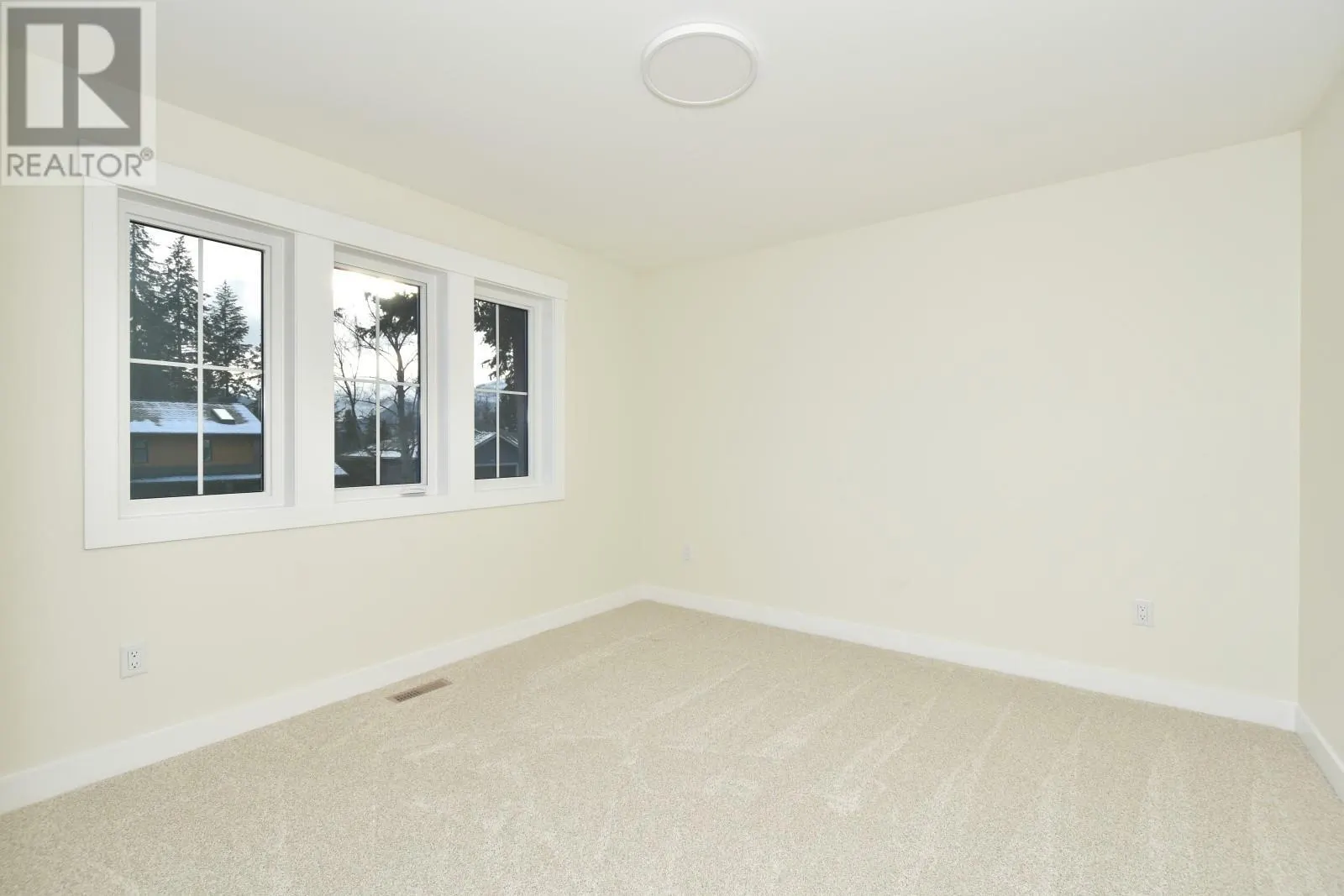 2508 Golf View Crescent