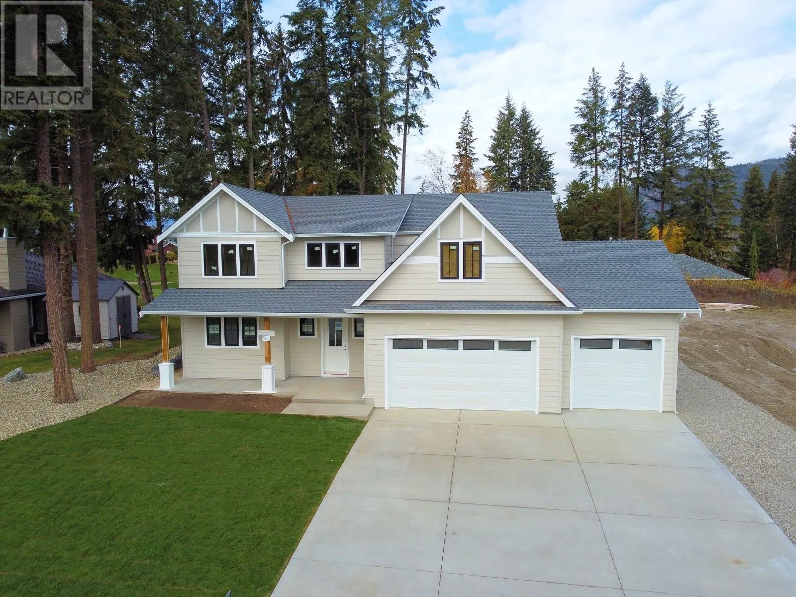 2508 Golf View Crescent