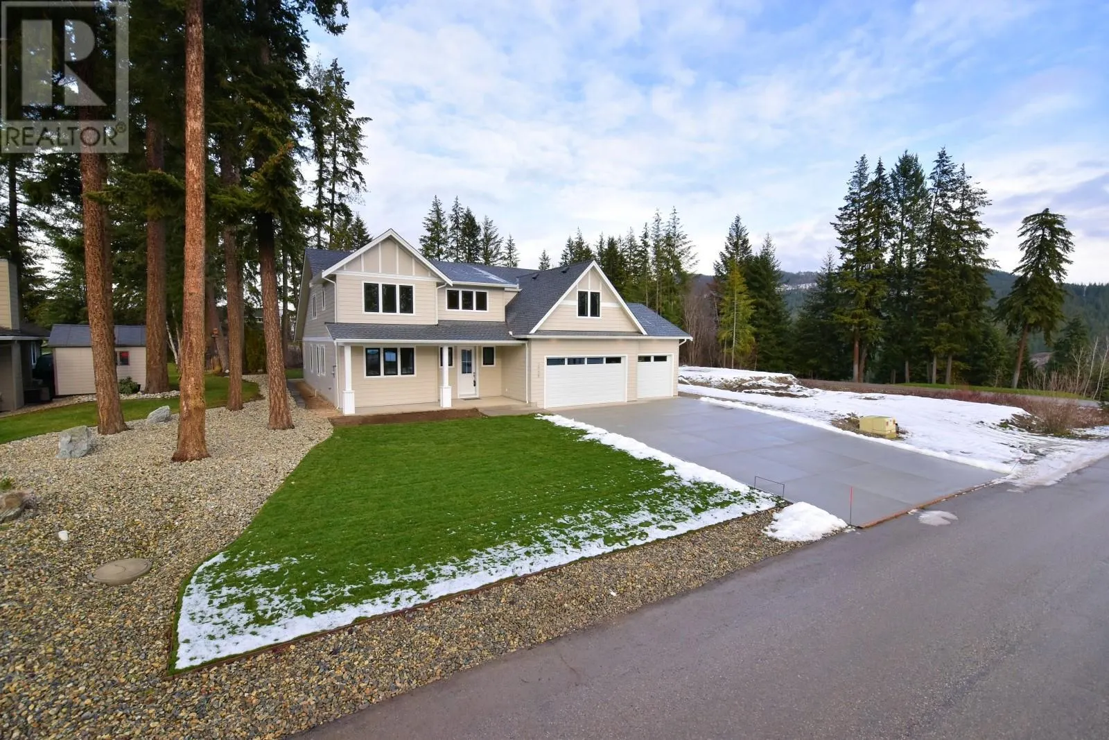 2508 Golf View Crescent