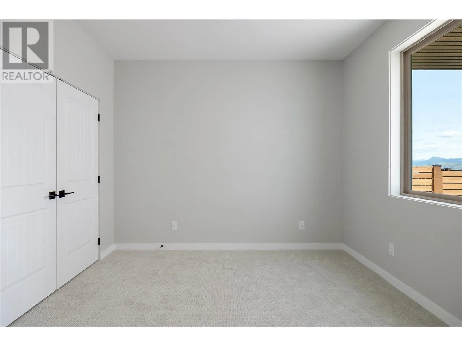 595 Vineyard Way N Unit# 9