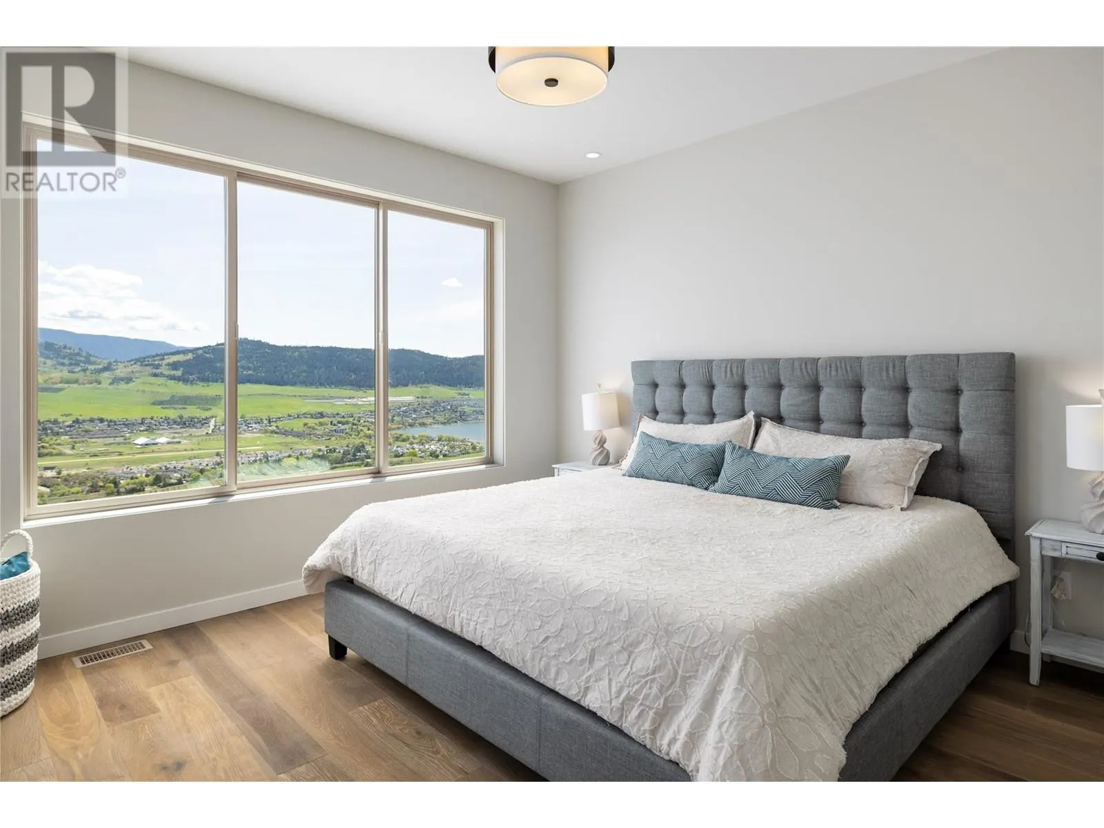595 Vineyard Way N Unit# 9