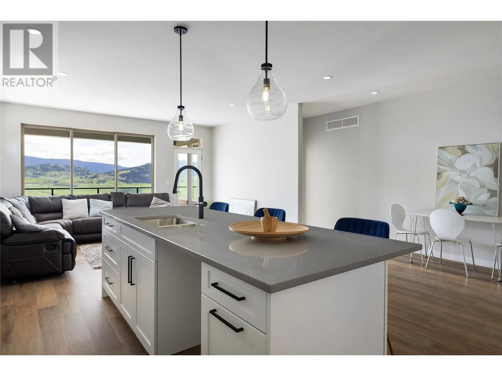 595 Vineyard Way N Unit# 9