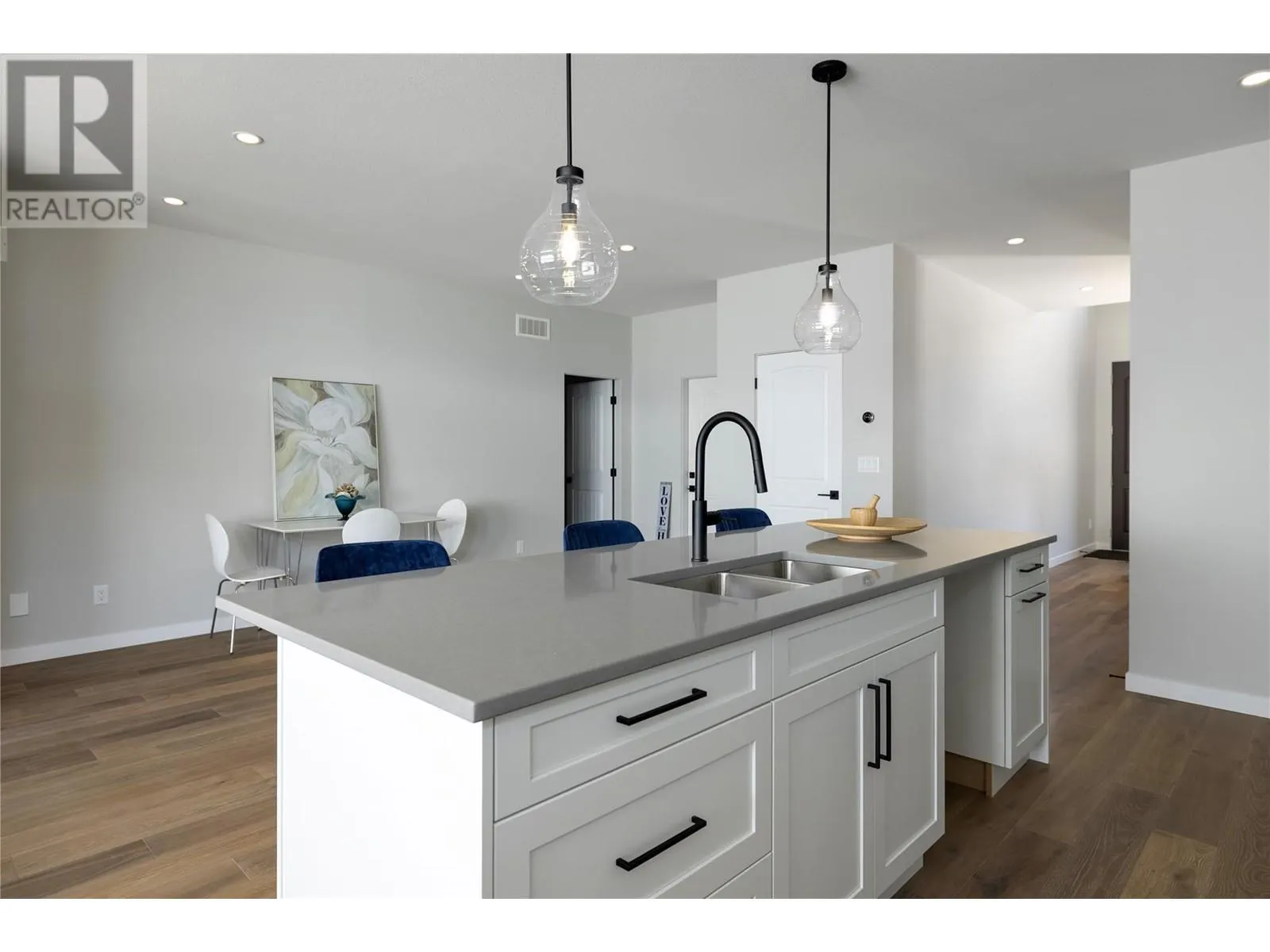 595 Vineyard Way N Unit# 9
